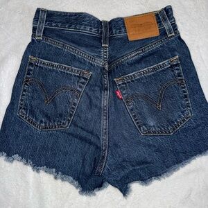Levi’s Ribcage shorts